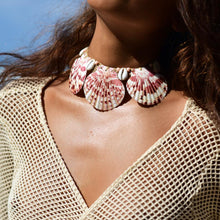 Load image into Gallery viewer, Melody Fanshell Necklace
